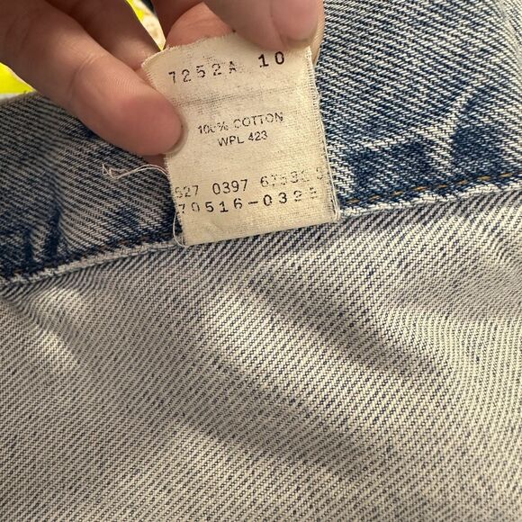 Levi’s 70516-0325 Vintage Denim Trucker Jacket Women's Medium Distressed Repair - Picture 13 of 14